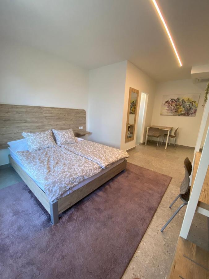 Apartmani Kumenat Biograd Na Moru Exterior photo