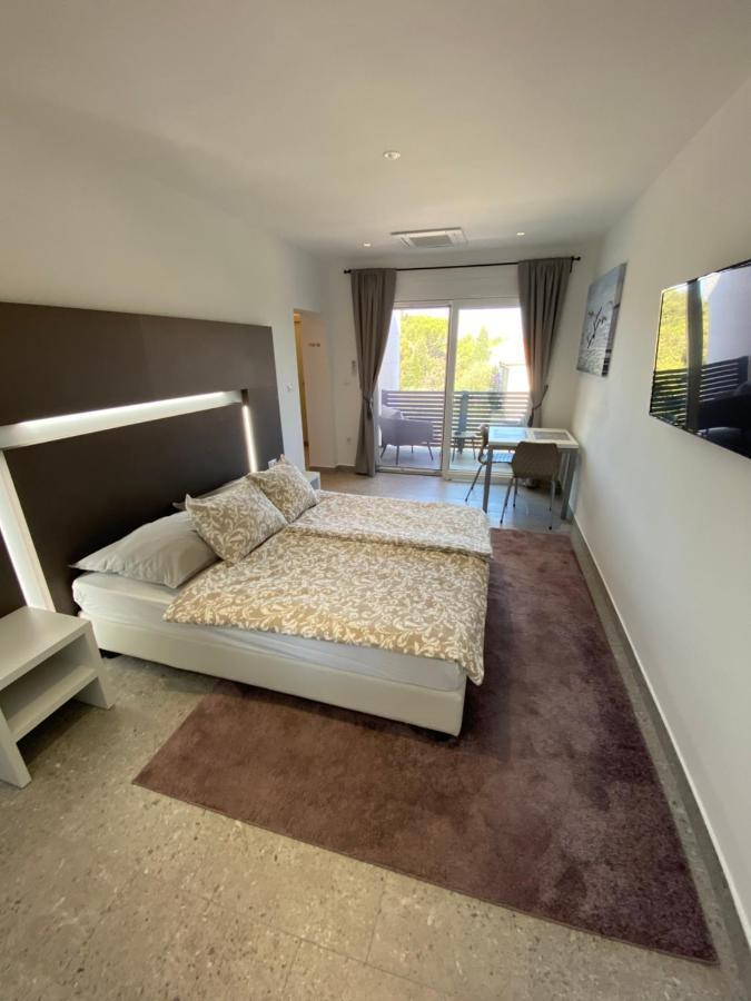 Apartmani Kumenat Biograd Na Moru Exterior photo