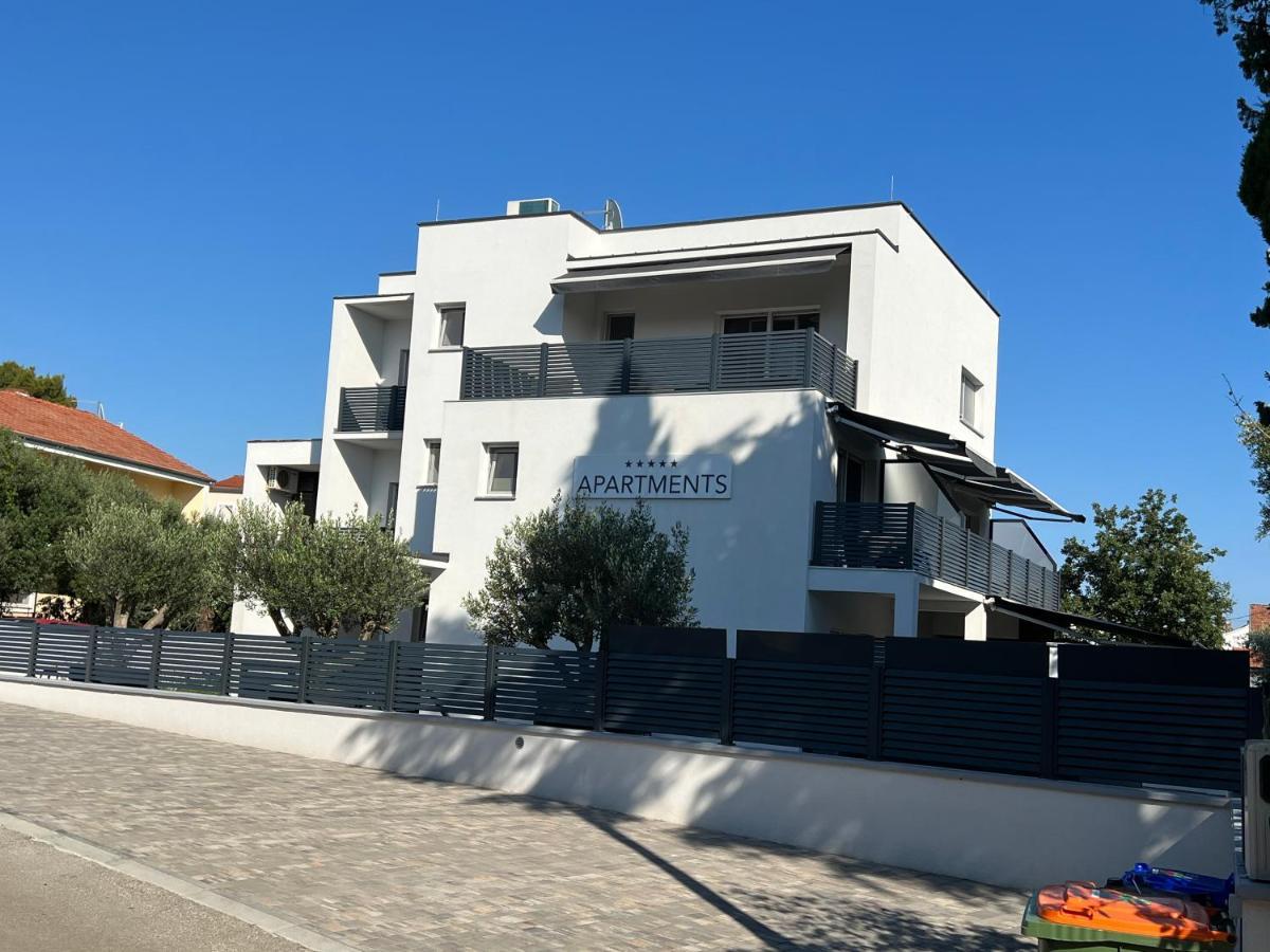 Apartmani Kumenat Biograd Na Moru Exterior photo